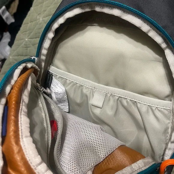 OSPREY Sling Backpack in Orange and Teal Used 2 times - Picture 3 of 3